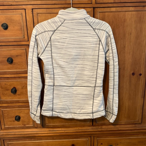 Avalanche black and white sweater, size small - Picture 2 of 6